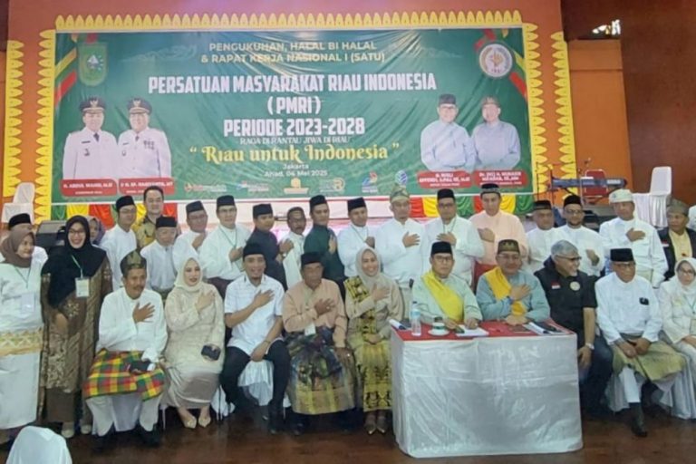 gubernur-riau-kukuhkan-pengurus-pmr