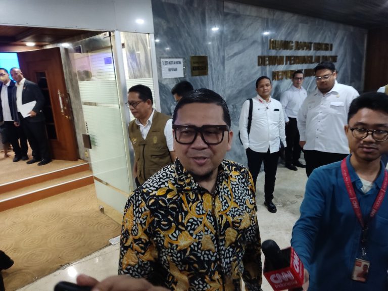 anggota-komisi-ii-dpr-ri-ahmad-doli-kurnia-1-14062025-203333