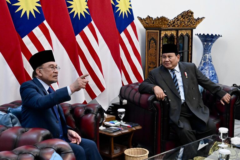presiden-prabowo-sambut-pm-malaysia-anwar-ibrahim-di-istana-merdeka-1-27062025-171311