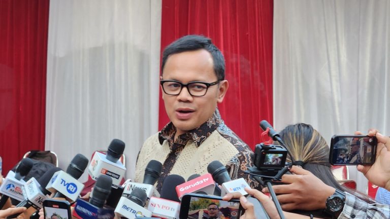 wamendagri-bima-arya-saat-diwawancarai-05052025-175254