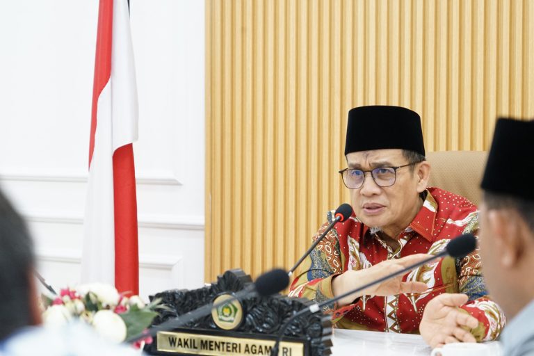 wamenag-dukung-percepatan-transisi-penyelenggaraan-haji-ke-bp-haji-13082025-205646
