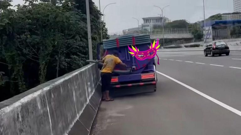 mobil-sedot-wc-kepergok-buang-tinja-di-tol-cijago-ke-sungai-ciliwung-depok-1756875319672_170