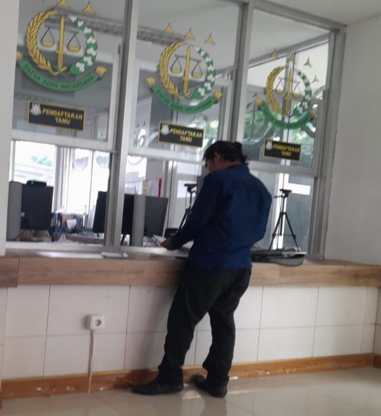 Sekjen BAPDI saat menyampaikan Surat Permohonan Pengawasan Ke Kejaksaan Agung