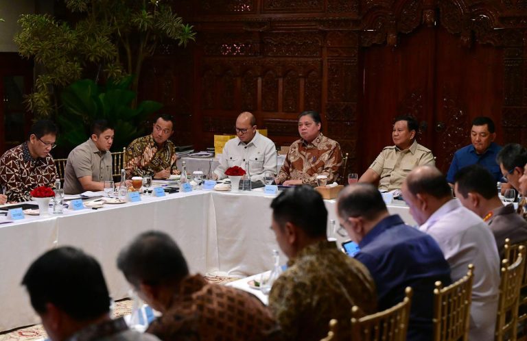presiden-prabowo-panggil-sejumlah-menteri-bahas-mbg-ketahanan-pangan-dan-energi0-06102025-132910