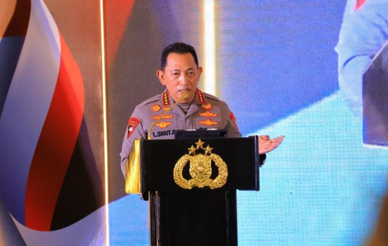 kasus-kayu-gelondongan-hasil-pembalakan-liar-di-sumut-kapolri-tersangka-sudah-ditemukan-12122025-082209