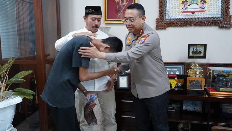 3-mahasiswa-demo-rusuh-di-depan-mapolda-diy-dipulangkan-tidak-ditahan-25022026-130849