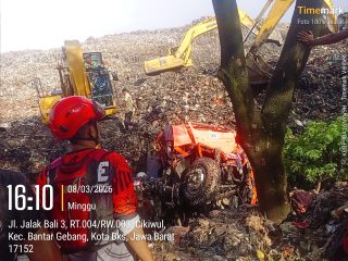 TPST Bantar gebang Longsor Timbun Truk Sampah,4 orang Meninggal