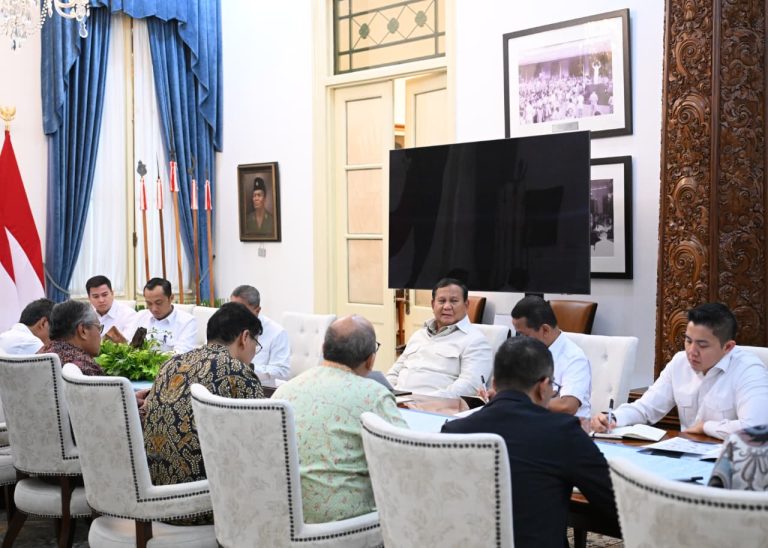 prabowo-minta-menteri-berkoordinasi-jaga-harga-bahan-pokok-jelang-lebaran-11032026-073615