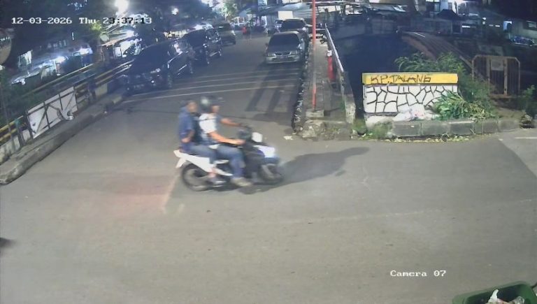 terekam-cctv-terduga-pelaku-penyiraman-air-keras-ke-aktivis-kontras-berjumlah-2-orang-13032026-171725