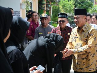 Wakil wali Kota Bekasi Melayat, Korban Kebakaran SPBE Cimuning bertambah  Jadi Empat