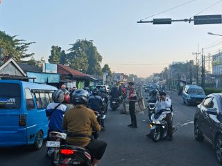 Responsif dan Humanis, Dirsamapta Korsabhara Baharkam Polri Pastikan Arus Lalin Lancar di Kawasan Depok