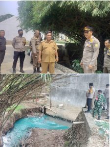 Kades Sukamanah dan Kasi Trantib Jonggol Tinjau Sungai Cipandan Usai Warga Keluhkan Bau Menyengat